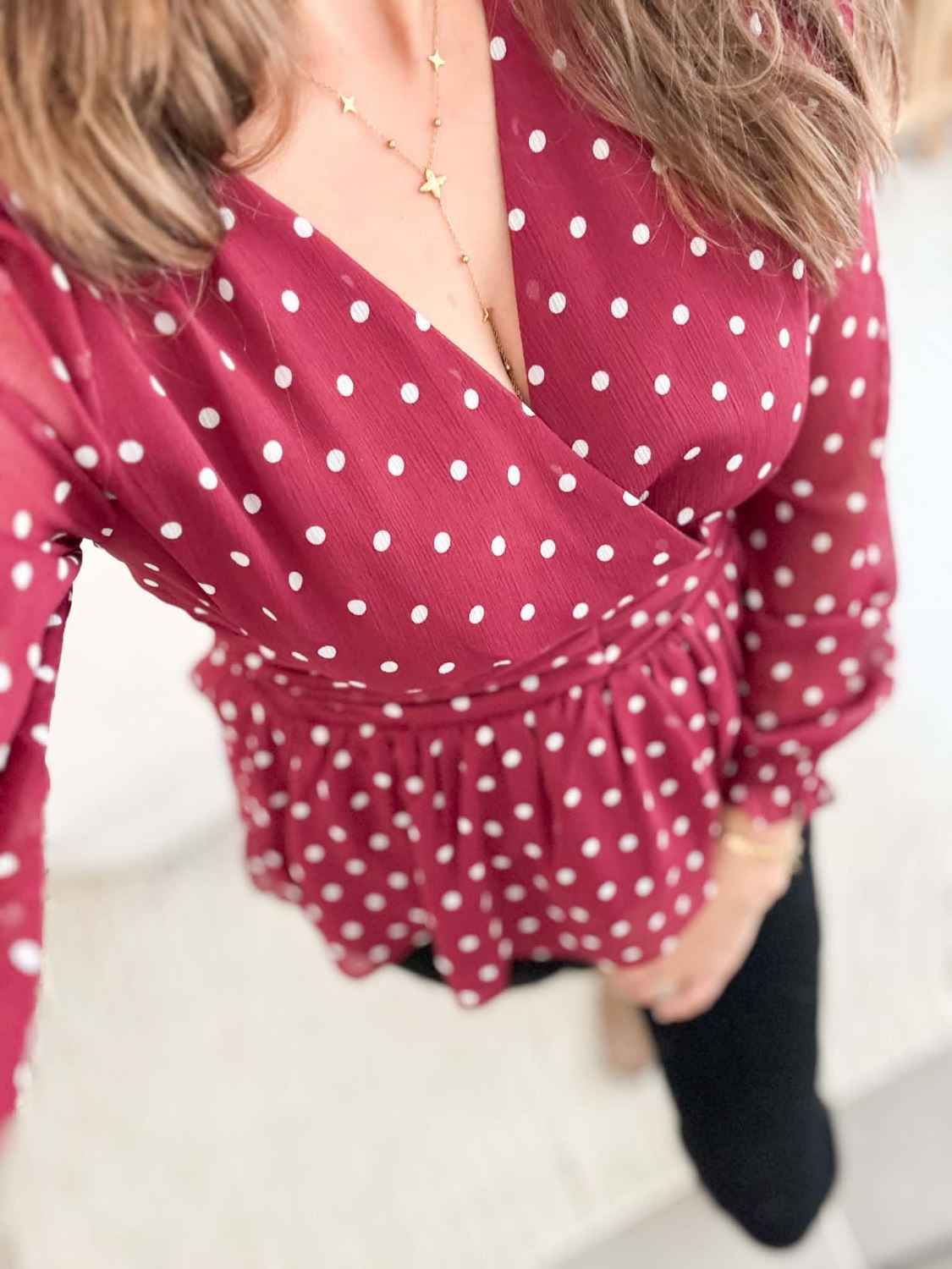 Blouse rouge à pois