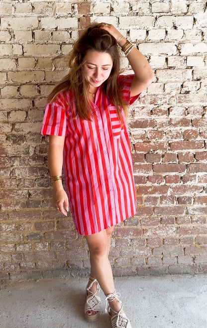 Robe rayée rose et rouge