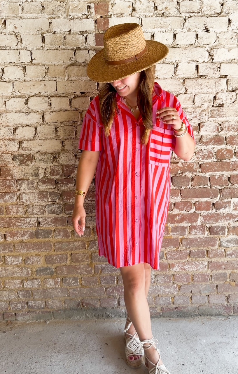Robe rayée rose et rouge