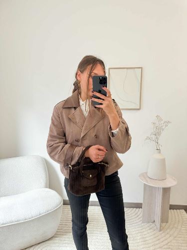 Trench court taupe suedine et simili