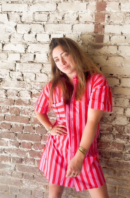 Robe rayée rose et rouge