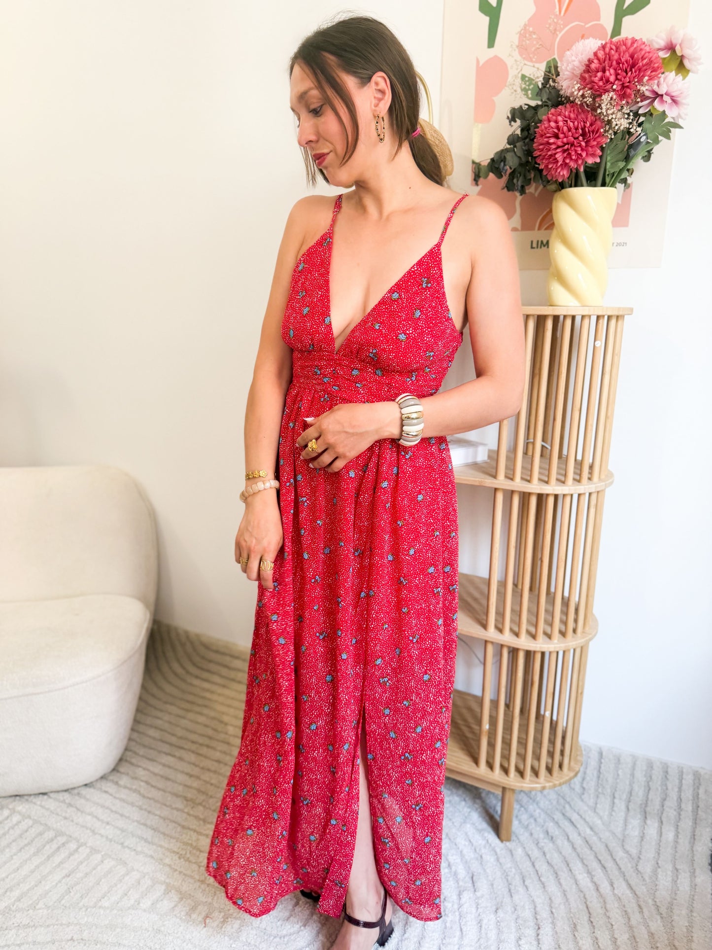 Robe longue rouge fleurs bleues