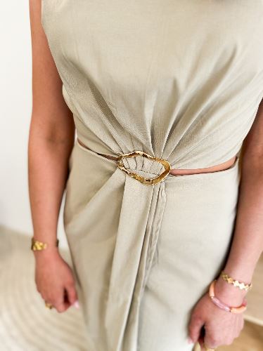 Robe beige ajourée