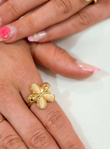 Bague fleurs pierre beige