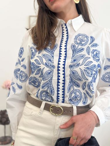 Chemisier blanc brodé bleu