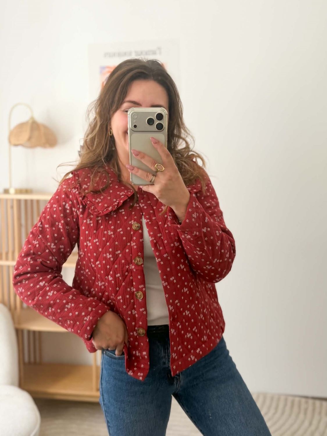 Veste rouge à fleurs