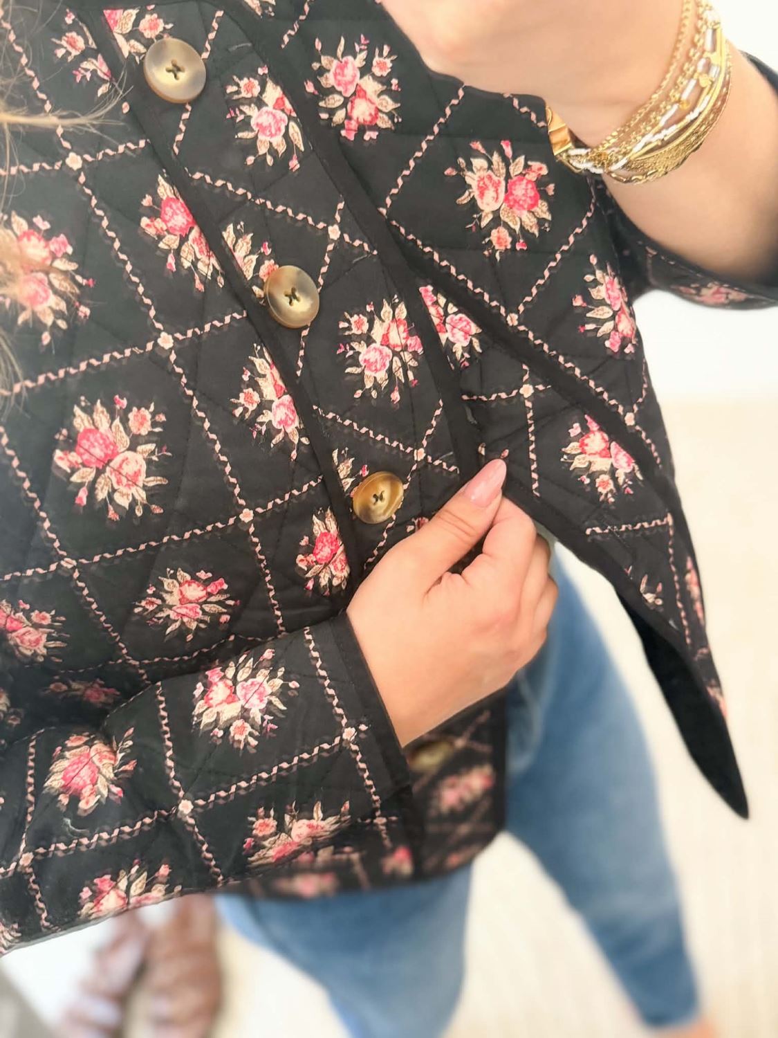 Veste noir fleurie