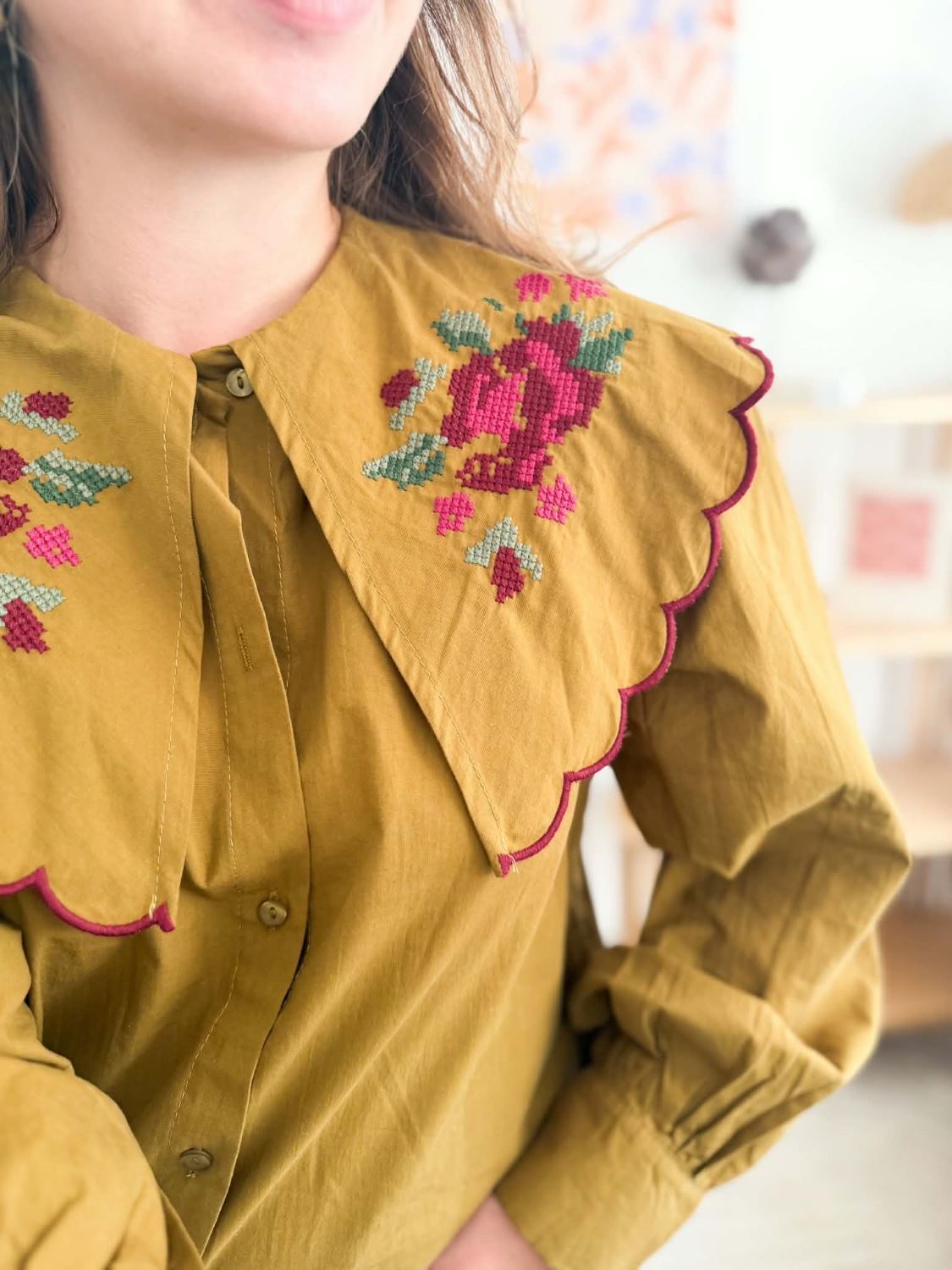 Blouse Claudine kaki points de croix