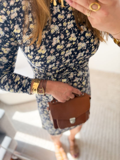 Robe bleue marine à fleurs