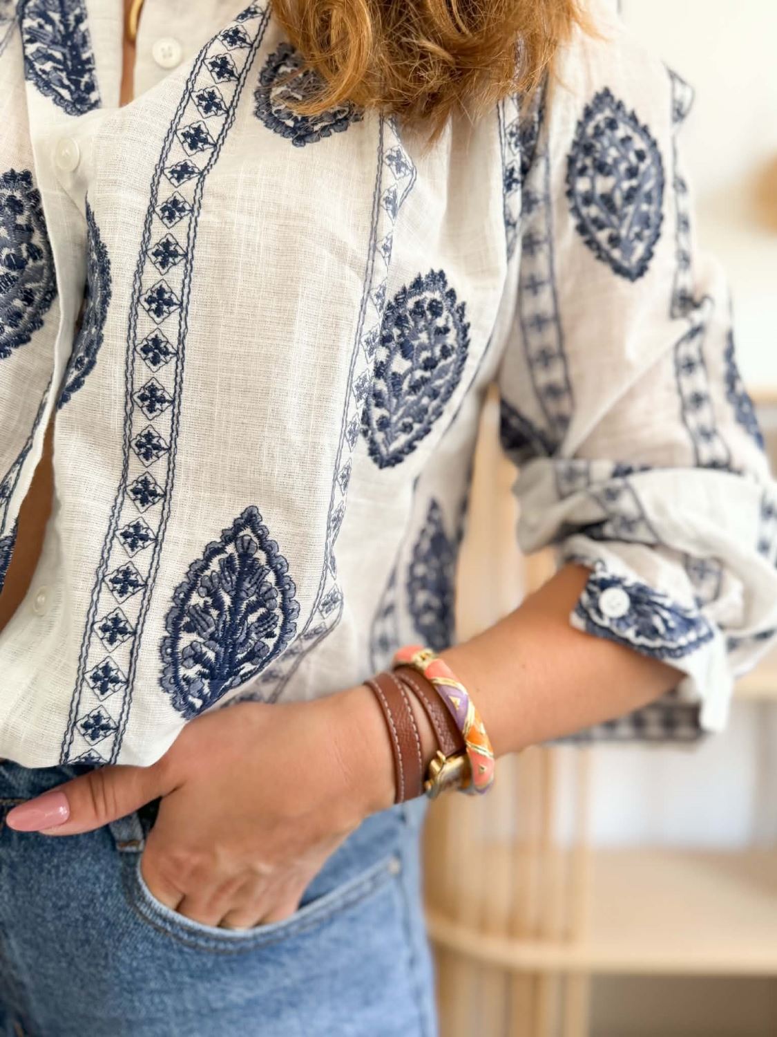 Blouse blanche broderie marine