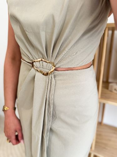 Robe beige ajourée