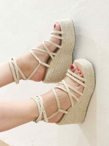Sandales compensées beige à brides