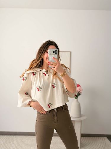 Top en lin brodé cerise