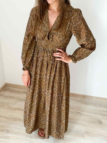 Robe longue marron imprimé fleurs noires blanches