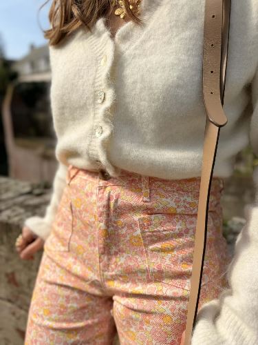 Pantalon fleuri rose et jaune