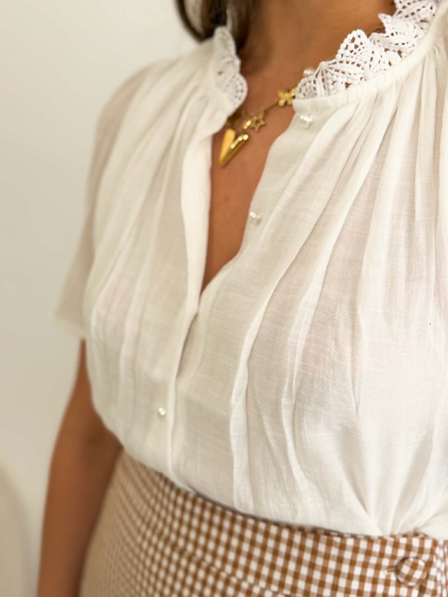 Blouse écru boutons nacres