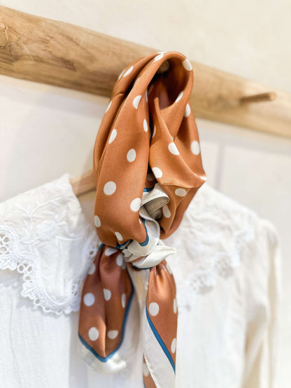 CARRE ROUILLE ET POIS BEIGE