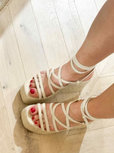 Sandales compensées beige à brides