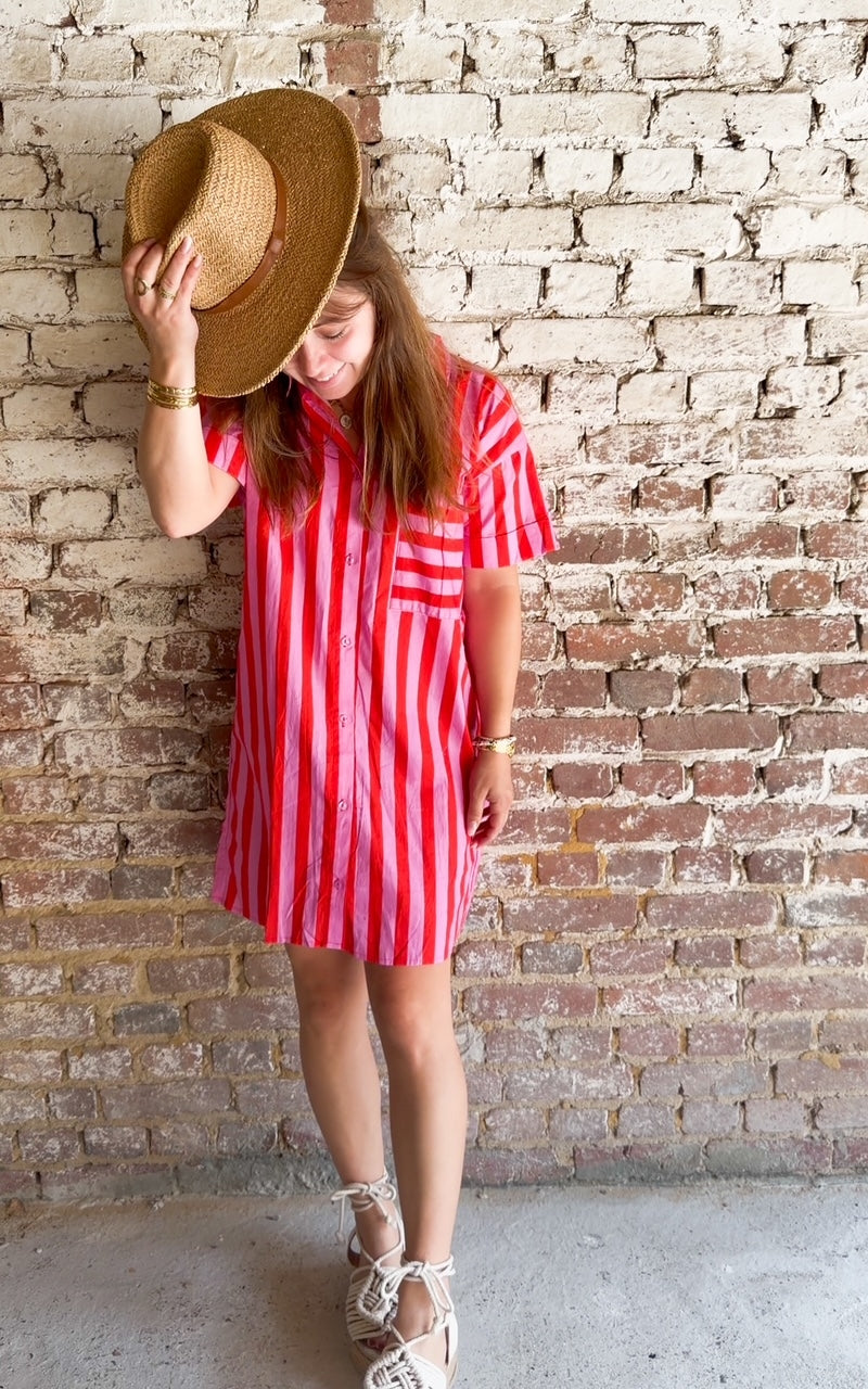 Robe rayée rose et rouge