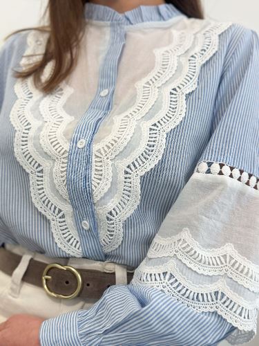 Chemisier rayé bleu broderie