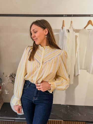 Chemise rayures jaunes et fleurs roses