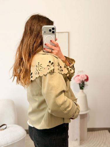 Trench court beige col claudine ajouré