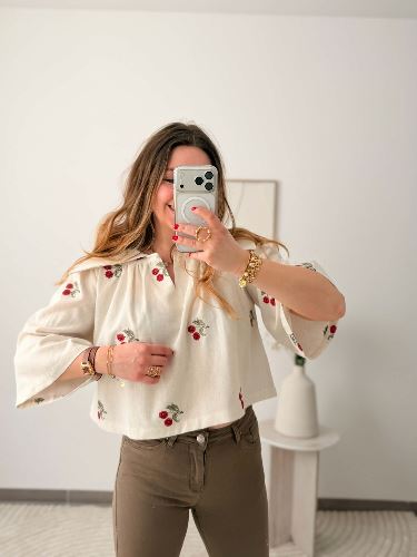 Top en lin brodé cerise