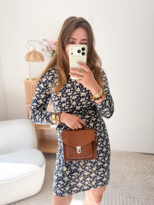 Robe bleue marine à fleurs