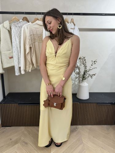 Robe longue soyeuse jaune pastel