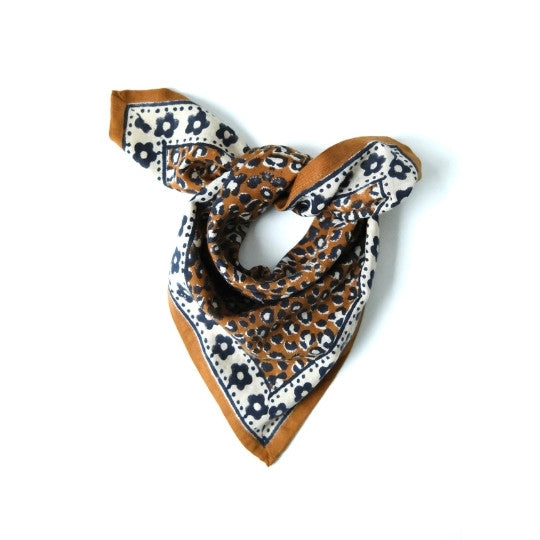 Foulard léopard camel