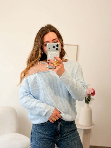 Pull bleu ciel - Epaule dentelle