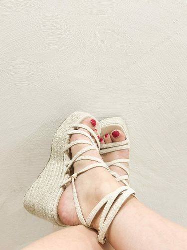 Sandales compensées beige à brides