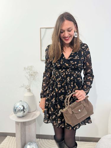 Robe noir fleurie vert