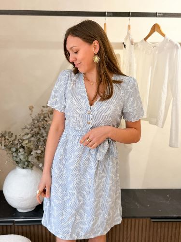Robe à rayures bleu et broderie