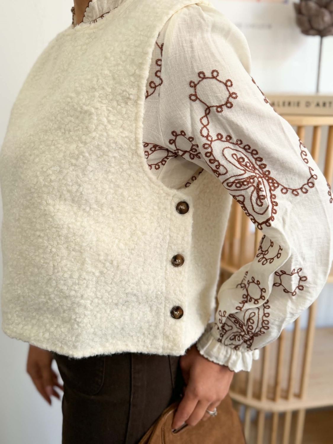 Pull sans manche écru