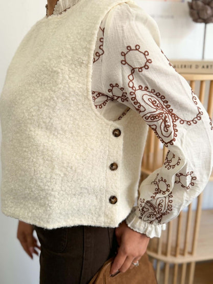 Pull sans manche écru