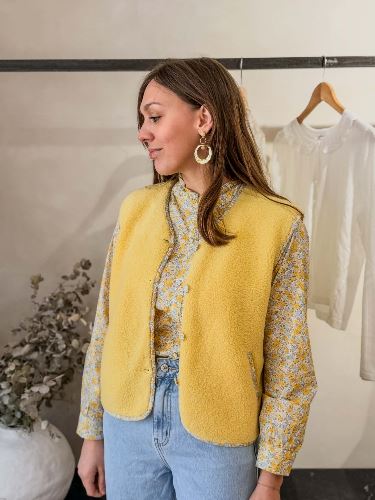 Gilet sans manches bouclette Jaune et liberty