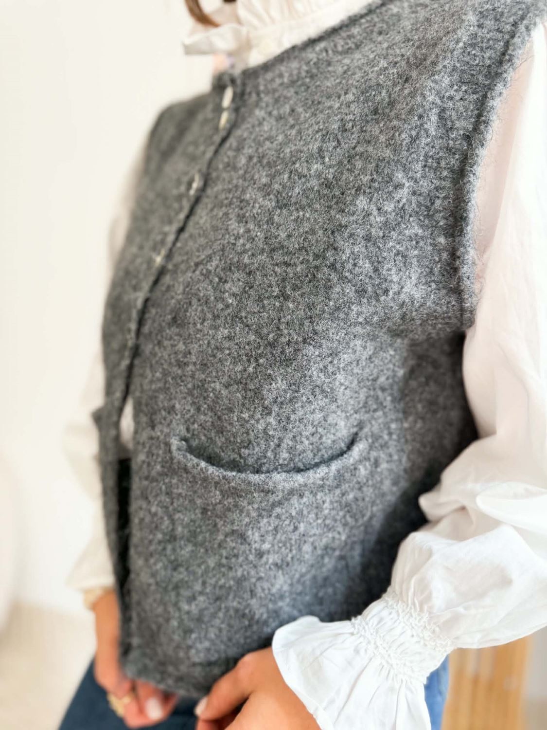 Gilet gris bouton nacrés