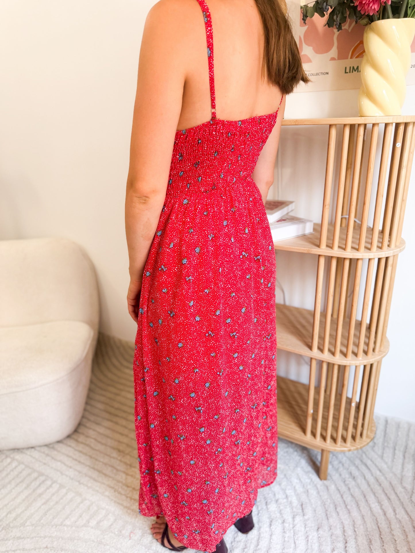 Robe longue rouge fleurs bleues