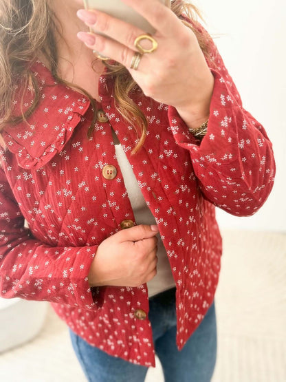 Veste rouge à fleurs